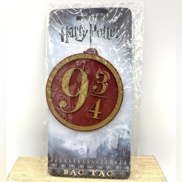 LOOT CRATE HARRY POTTER LUGGAGE TAG 9 3/4 SUITCASE BAG TAG EXCLUSIVE BRAND NEW - Picture 1 of 2
